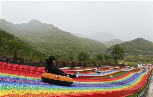 融水彩虹滑草场